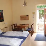 Guest house Unicat 3*