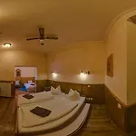 Guest house Unicat 3*