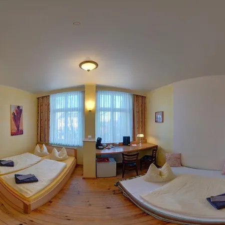 Unicat 3* Potsdam